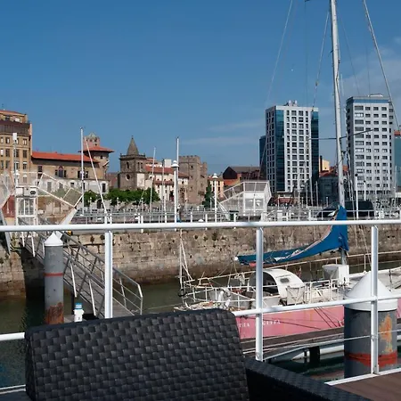 Av Amsterdam Casa Flotante * Gijón